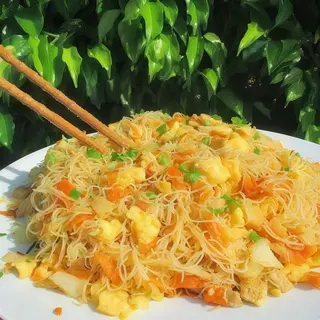Fideos Fritos Con Tres Delicias
