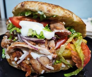 Дюнер кебап в домашна питка ХХЛ (700г)