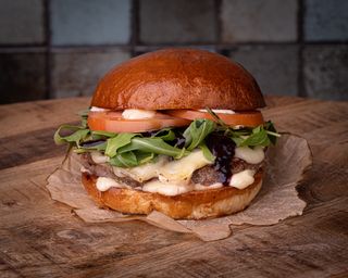 Camembert burger