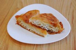 3 x Burek sir + 3 x pekarski jogurt