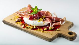 Burrata cu prosciutto si fistic
