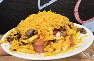 Salchipapas especial