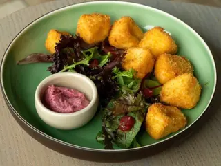 Camembert pane cu gin chutney