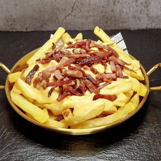 Patatas Con Queso Fundido Y Bacon Crispy
