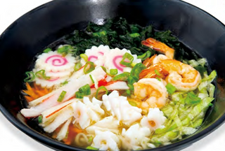187. Ramen in brodo con frutti di mare