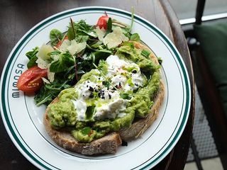 Авокадо тост з сиром Страчателою (300г)