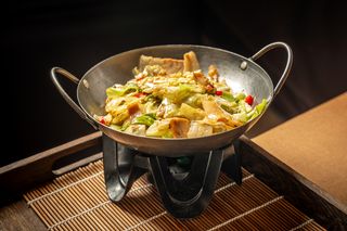 97. Cappuccio alla scodella di fuoco con carne