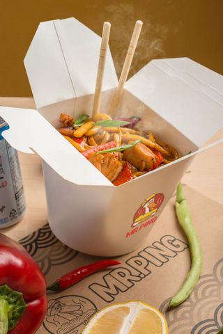 Лапша жареная с курицей (320 гр.)