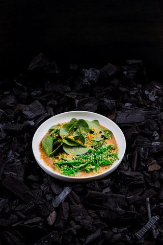 Salată Chuka cu spanac și sos de susan