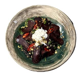 Салат з карамелізованою смородиною та бастурмою (210 г)