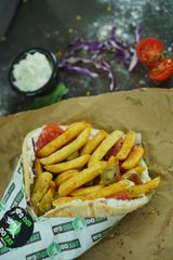 შერეული გირო ძაძიკის სოუსით