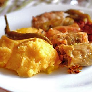 Sărmăluţe tradiţionale cu mămăliguţă şi ardei iute/250gr