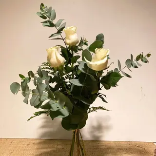 Tres Rosas Blancas
