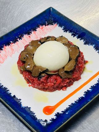 Tartare di manzo, burrata, tartufo