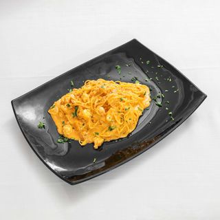 Tagliolini al Salmone e Gamberi