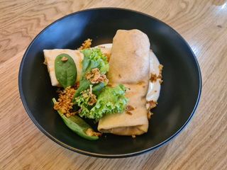 Млинець з шинкою, сиром та соусом Бешамель (330г)