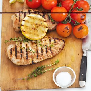 Pechuga De Pollo A La Plancha Con 2 Acompañamientos