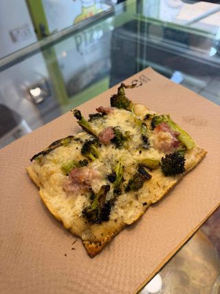 Pizza Broccoli Y Chorizo (35 x 55 Cm.)