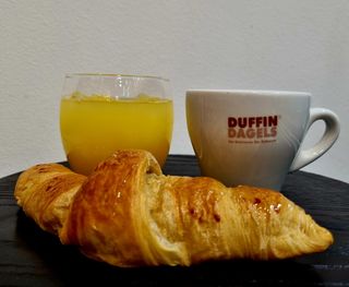 Croissant + Café A Elegir + Zumo De Naranja Natural