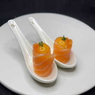 50. Gunkan sake ikura  (2 piezas)