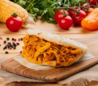 Arepa de pollo mechado