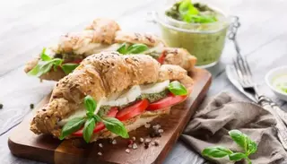 Croissant pomodoro, mozzarella di bufala