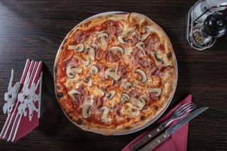 Pizza Prosciutto e funghi