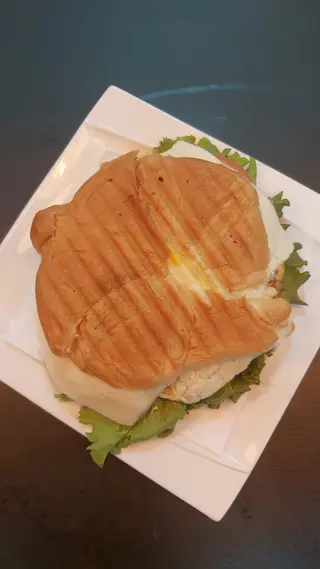 Croissant lomo especial