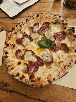 Signature Pizza Diavola bijela