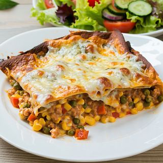 Салата (по избор) + Запеканка (по избор)