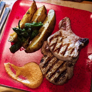 Secreto ibérico con patatas fritas