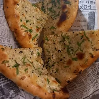 GARLIC NAAN
