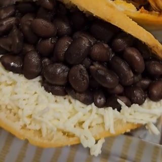 Arepa Dominó