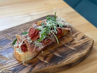 Брускетта з прошутто