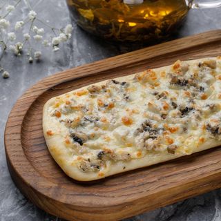 Тауық еті және саңырауқұлақ қосылған пицца/ПИЦЦА с курицей и грибами квадратная