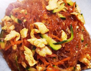 Spaghetti di soia con pollo