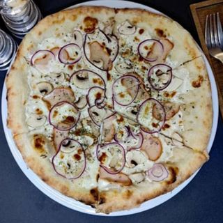 Піца Полло Ала Гріліа (320г) 22см