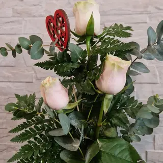 Tres rosas rosas