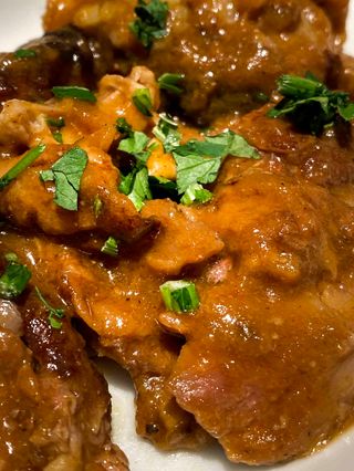 Pierna De Cabrito Al Horno Deshuesada