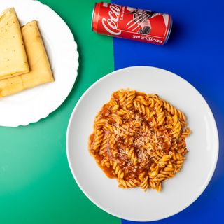 Pasta Bolognese + Palačinka sa eurokremom + Coca-Cola 0.33l