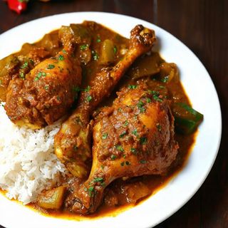 White rice + pilau + chicken