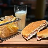 TOST sa pečenicom mali