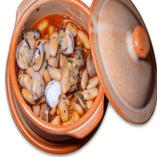 Fabes Con Almejas