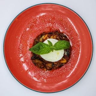 Parmigiana di Melanzane al Ragù Napoletano con Bufala