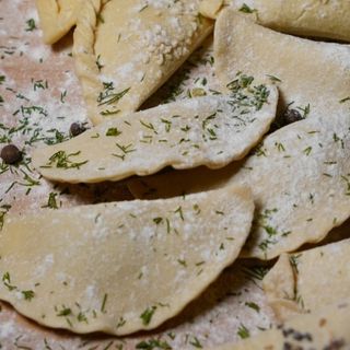  Мини-чебуреки с лососем