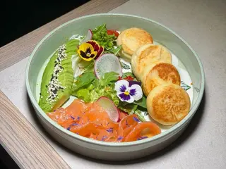 Сирники з лососем та авокадо (330g)