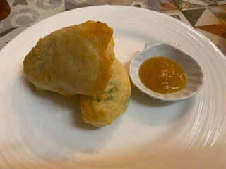 FIORI DI ZUCCA PASTELLATI CON FORMAGGIO E ACCIUGHE