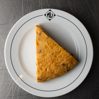 107 Truita de patata, xoriç i ceba caramel·litzada