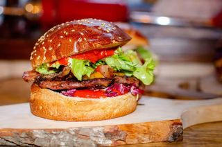 Carski burger + Coca-Cola 0.5l/Coca-Cola Zero 0.5l