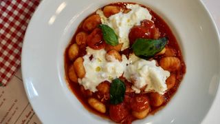 Gnocchi con Pomodoro e Stracciatella